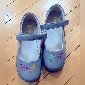 See Kai Run patent mary janes sz 13.5